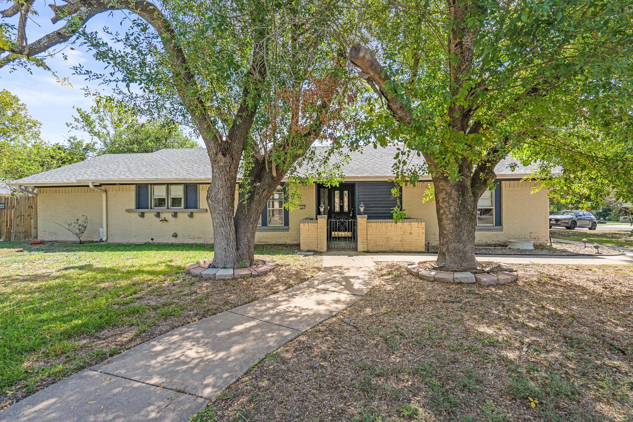 2004 Mockingbird Lane